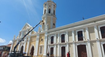 La catedral es sometida a una intervención debido a las filtraciones de agua./Foto Javier Sarabia/La Opinón