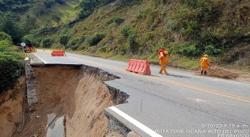 Una difícil situación se registra en la carretera debido a la pérdida de la banca. /Foto Cortesía.