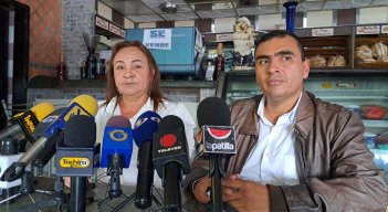 El alcalde del municipio Andrés Eloy Blanco y la diputada Francis Sánchez denunciaron las irregularidades. Foto Anggy Polanco / La Opinión 