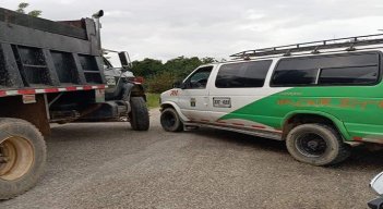 Cansados de tanto abandono estatal, campesinos bloquearon la carretera que comunica a la Playa de Belén con Hacarí./ Foto: Cortesía.