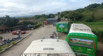A un principio de acuerdo llegaron transportadores para despejar la carretera que comunica a La Playa de Belén con Hacarí. /Foto: Cortesía