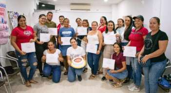 Este es el grupo que graduó en Tibú el Consejo Danés para Refugiados. /Foto: Suministrada