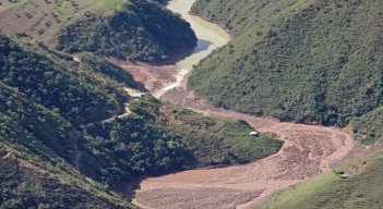 El gremio transportador espera la asignación de recursos para construir una variante con el fin de enmendar la falla geológica./Fotos La Opinión