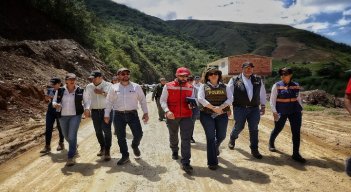 Visita a El Tarrita de la viceministra de Transporte, María Constanza Gracía, y la directora del Invías, Mercedes Gómez Villamarín. /Foto: cortesía Ángel Eduardo Sánchez