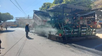 Representantes de la firma contratista visitaron a la comunidad inconforme por los trabajos./ Foto Cortesía