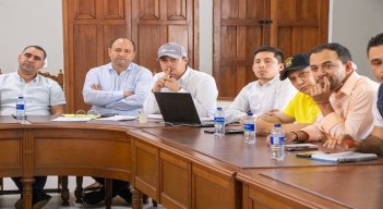 Conflicto por abastecimiento de combustibles se resolvió de manera temporal tras reunión de autoridades gubernamentales y gremios. Foto Cortesía.