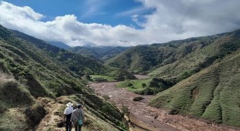 Urge intervención del Servicio Geológico en Villa Caro