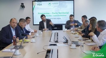 En bloque, los alcaldes de la zona del Catatumbo gestionan recursos de inversión para el desarrollo regional./ Foto: Cortesía