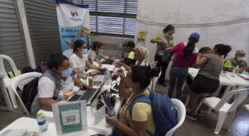 Feria de servicios en el Centro Intégrate