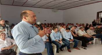 En los primeros cien días de su mandato el alcalde Emiro Cañizares Plata se la ha pasado haciendo ajustes para superar la crisis financiera./ Foto: Javier Sarabia/La Opinión