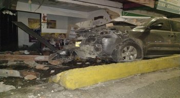  Una camioneta asignada por la Unidad de Nacional de Protección a una lideresa social del Catatumbo colisionó con una vivienda./ Fotos cortesía