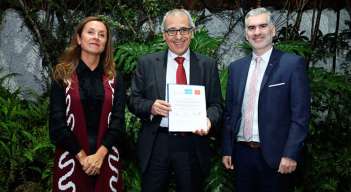 La alianza fue firmada de manera protocolaria por Marcela Aravena, directora de ProChile en Colombia; Jose Palma Tagle, presidente ejecutivo de la Cámara de Comercio e Industria Colombo Chilena y Danilo González Asensio, vicepresidente senior de Scotiabank Colpatria. / Foto: Cortesía