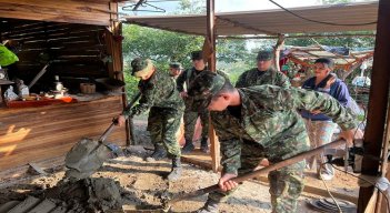 El programa Fe en Colombia del Ejército colombiano promueve la construcción de cocinas ecoeficientes en el Norte de Santander. /Foto: cortesía.