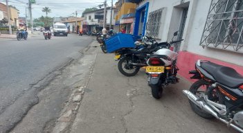 Los ocañeros piden que se respete el espacio de cada andén, pues arriesgan sus vidas transitando por las avenidas principales./ Foto: Javier Sarabia / La Opinión