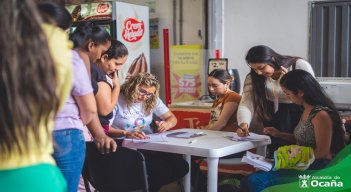 Madres gestantes recibieron bonos de productos saludables para el sano crecimiento de los recién nacidos./ Foto cortesía: La Opinión.