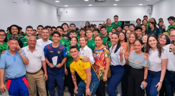 Unisimón entregó reconocimiento y beca a Ángel Barajas