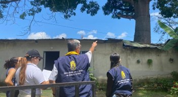 Una comisión de la secretaría de Medio Ambiente adelanta una inspección ocular a los árboles de Ocaña. / Foto cortesía: La Opinión.