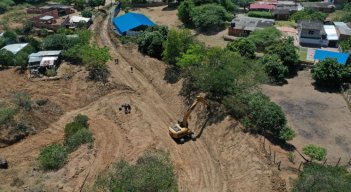 Alcaldía de Cúcuta avanza en limpieza de drenajes naturales para prevenir desbordamientos. 