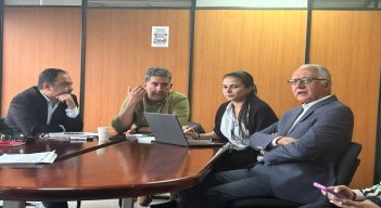 El ministro de Salud, Guillermo Alfonso Jaramillo, anuncia recursos para los Centros de Atención Primaria en Salud en la zona del Catatumbo./ Foto: Cortesía