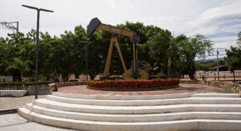 El parque El Balancín rinde homenaje al pasado petrolero del barrio. / Foto: La Opinión.