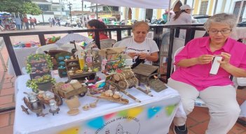 Diferentes emprendimientos se exhiben en el parque 29 de Mayo./ Foto cortesía: La Opinión.