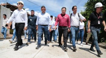 El gobernador William Villamizar y el alcalde de Los Patios, Alexi Valencia, recorrieron la Placa Huella/Foto Cortesía