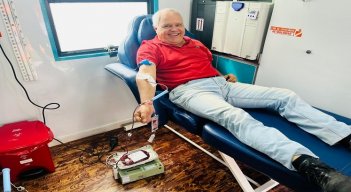 Las experiencias son gratificantes para los voluntarios que consignan esa cuota en el banco de sangre para salvar vidas. /Foto: Cortesía /La Opinión