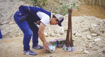 A pesar de las advertencias la gente sigue comercializando pólvora en la provincia de Ocaña. El material decomisado es destruido por las autoridades.