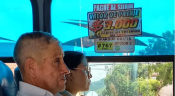 Desde ayer algunas unidades de transporte ya exhibian el nuevo costo del pasaje. 