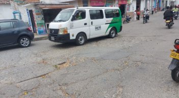 Moradores del sur de la ciudad reclaman el arreglo de las redes hidrosanitarias y la reposición de pavimentos.