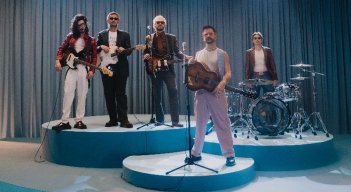 Morat, la banda de pop/rock en español más importante del momento, se une por primera vez a Camilo en ‘Me Toca a Mí’.