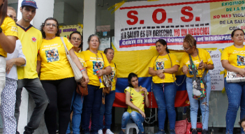 Madres protagonizaron plantón a las afueras de la Nueva Eps en Cúcuta.