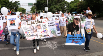 Familiares de detenidos en Venezuela exigen su liberación. 