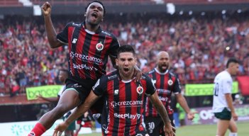 Así celebran los jugadores el regreso del Cúcuta a la primera división del fútbol profesional colombiano