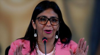 DELCY RODRÍGUEZ AFIRMA QUE HAY GOBIERNO Y "NO HAY INCERTIDUMBRE" EN VENEZUELA