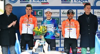 Brandon Rivera, (a la derecha) se metió en el podio del Tour de la Provenza