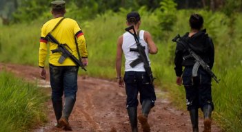 Grupos armados y bandas criminales son los responsables de reclutar a menores.