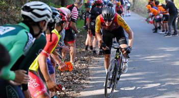 El español Alex Aranburu (Cofidis) en una  gran escapada en solitario ganó la cuarta etapa de la Itzulia Basque Country.