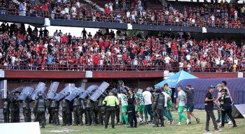 El Consejo de Estado, ordenó a la Policía a velar por la protección de los aficionados que asisten a los encuentros del fútbol profesional de colombiano.