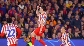 El argentino Julián Álvarez, abrió el camino del triunfo para los colchoneros y quedar a un paso de la semifinal de la Liga de campeones.