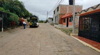 siete mil personas y 1.400 casas hay en el barrio Simón Bolívar
