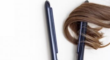 Adolescente murió electrocutada mientras se alisaba el cabello con una plancha