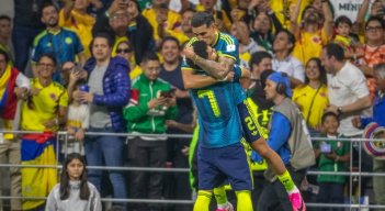 Selección Colombia vs Uzbekistán. Daniel Muñoz y Luis Díaz 17-06-26.