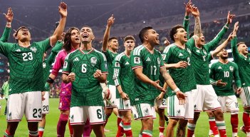 México espera hacer respetar la casa frente a Inglaterra y seguir en carrera de la Copa del Mundo.