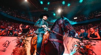 Yeison Jiménez y su caballo. Foto: Colprensa.