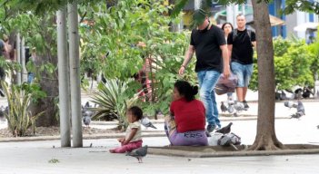 Indígenas yukpa en el parque Santander.