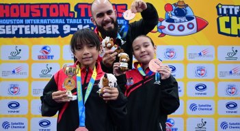 Antonella Rodríguez (derecha) en dupla con Laura Muñoz se alzaron con el bronce.
