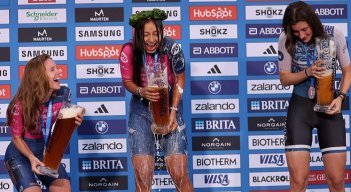La patinadora Keily Delgado, ondeó la bandera de Colombia y el departamento en Alemania.
