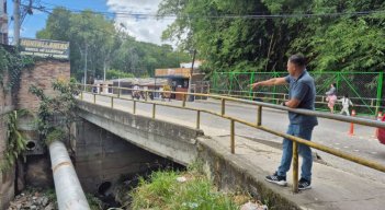 Vecinos del barrio Primero de mayo están inquietos sobre las grietas aparecidas en el puente.