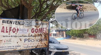 Sobre el asfalto del Anillo Vial, ayer aún quedaban rastros de la sangre de las víctimas. / Foto. Leonardo Favio Oliveros-La Opinión